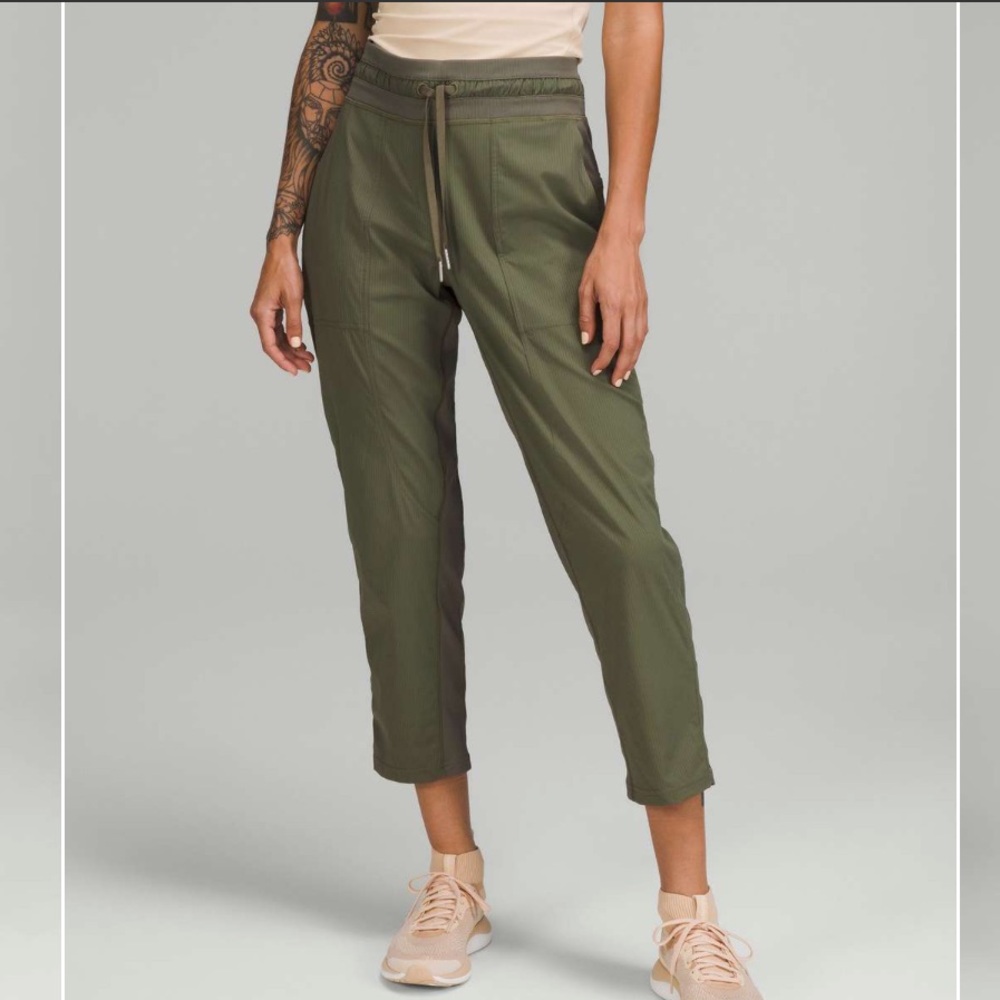 Lululemon Dance Studio Mid-Rise Crop